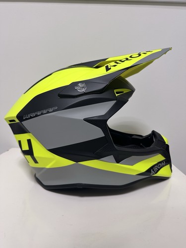 Casco airoh wraap - casco, conquer